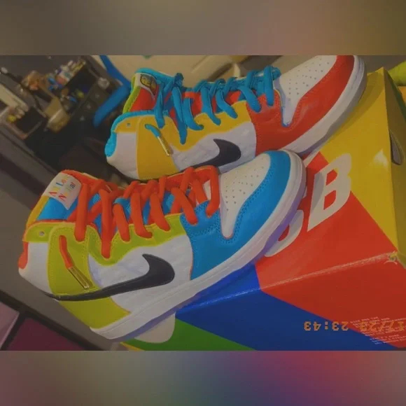 - Nike SB Dunk High “All Love”
